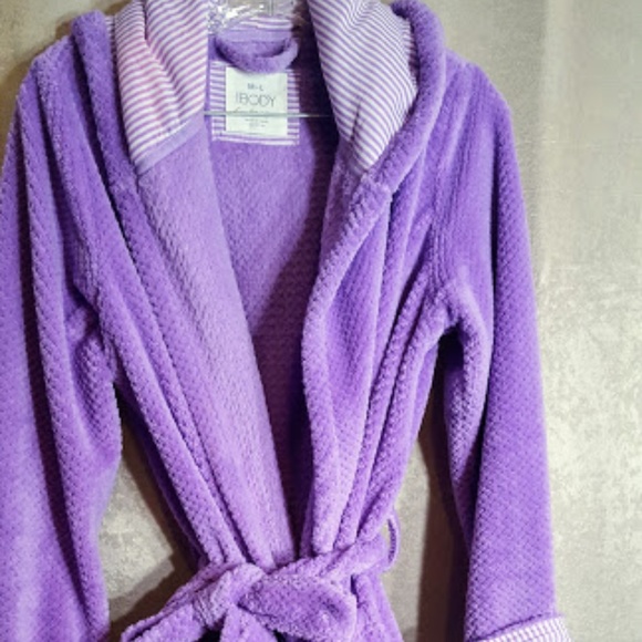 ModCloth Plush Lavender Short Hooded Robe sz M/L - Picture 5 of 7
